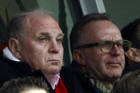 Hoeness y Rummenigge, en un partidod el Bayern. | Reuters