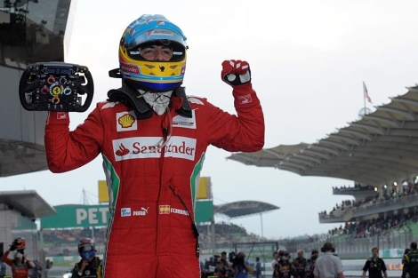 Alonso, nada ms ganar el Gran Premio de Malasia. | AFP