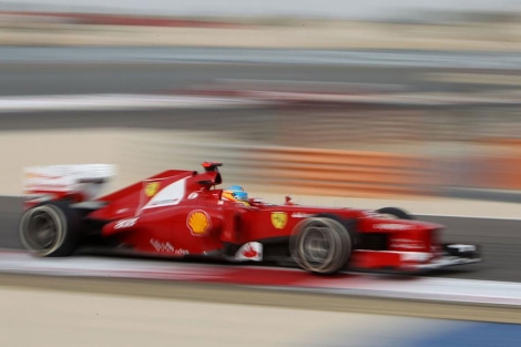 Fernando Alonso, en accin, en el pasado Gran Premio de Bahrein. (EFE)