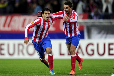 Falcao y Adrin celebran un gol ante el Valencia. | Efe