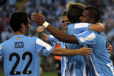 Los jugadores del Málaga celebran el gol de Rondón. | EFE