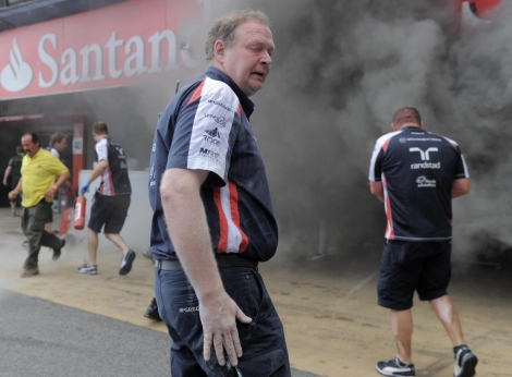 Incendio en el box de Williams. (AFP)
