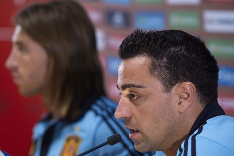 Xavi y Ramos, en rueda de prensa. |EFE