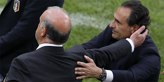 Vicente del Bosque y Cesare Prandelli, tras el encuentro entre Espaa e Italia. | Reuters