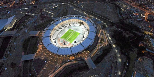 Visin nocturna del Estadio Olmpico de Londres / REUTERS