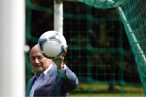 Joseph Blatter posa en Zrich. | Reuters