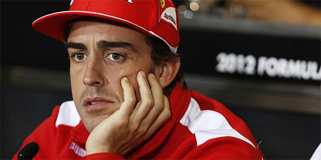 Fernando Alonso, durante la rueda de prensa en Silverstone. (AFP)