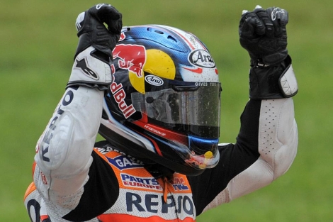 El piloto espaol Dani Pedrosa celebra su primera victoria en Alemania.I EFE