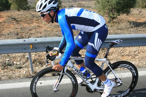 Alberto Contador rueda en uno de sus entrenamientos diarios. | El Mundo