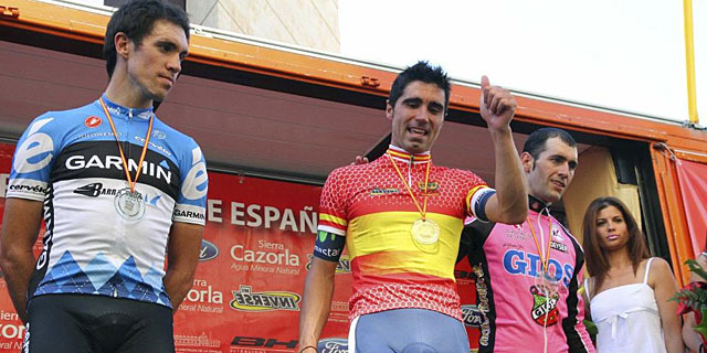 Fran Ventoso (centro) en el podio del pasado campeonato de Espaa de ciclismo. | Efe