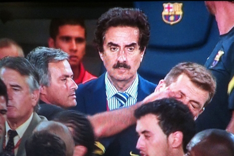 Imagen de la agresin de Mourinho a Vilanova. | Efe