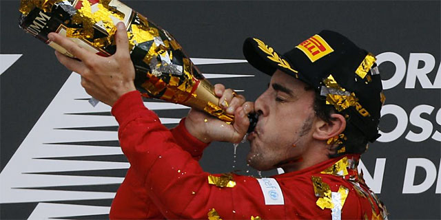 Fernando Alonso, en el podio del GP de Alemania. | Reuters