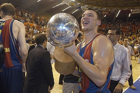 Saras Jasikevicius, con el ttulo de Euroliga de 2003 con el Bara. | Foto: Benito Pajares
