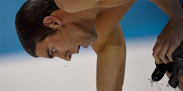 Michael Phelps, tras la derrota sufrida ante Lochte. (AFP)