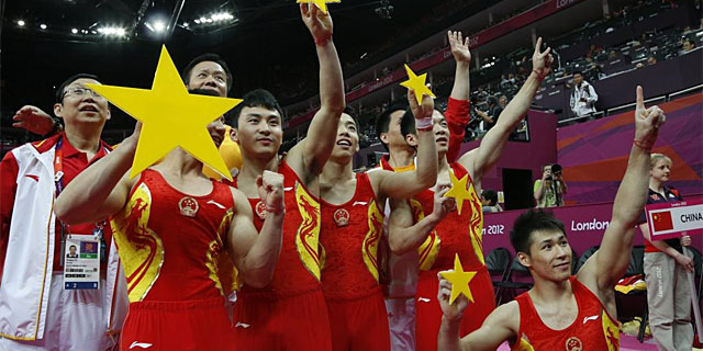 El equipo chino, eufrico tras su triunfo en Londres. (Foto: Afp)