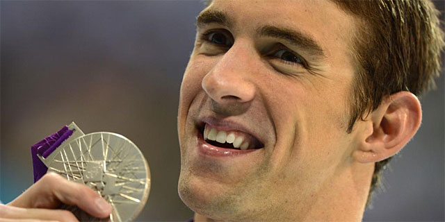 Michael Phelps, con la plata de la prueba de 200 mariposa. (EFE)