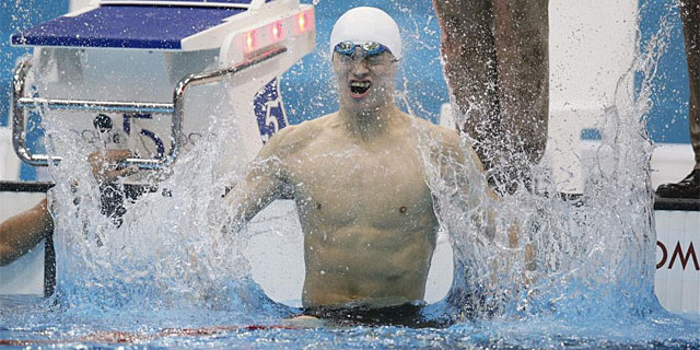 Yang Sun, eufrico tras su segundo oro en la piscina. (Foto: Efe)