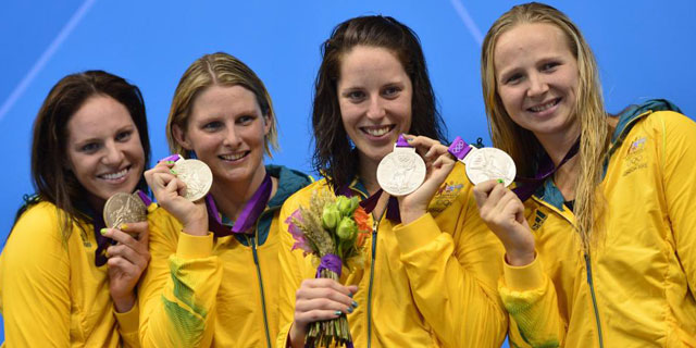 Las nadadoras australianas leen novelas erticas antes de competir.| Afp
