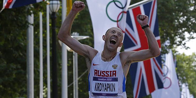 Kirdyapkin celebra su victoria al pasar por lnea de meta | Reuters
