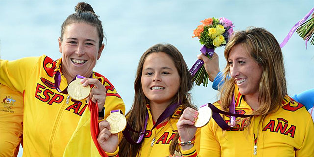 Pumariega, Toro y Echegoyen, con sus medallas de oro en la clase Elliott 6m. | Afp