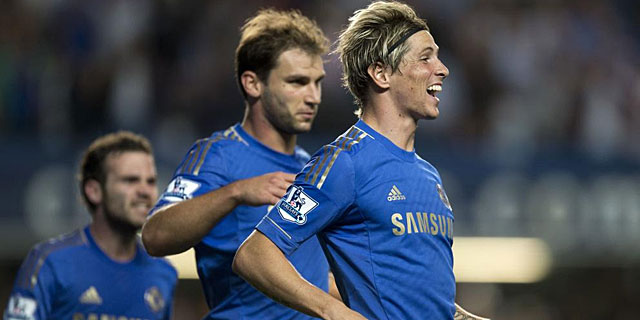 Fernando Torres celebra con Ivanovic el 3-2. | Afp