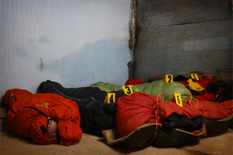 Los cuerpos sin vida de los montaeros rescatados tras el alud. | Reuters
