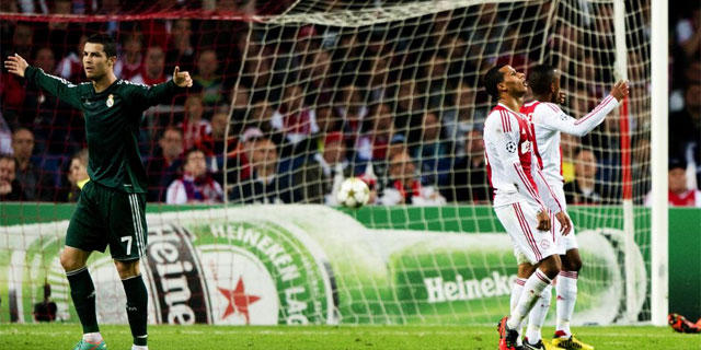 Cristiano celebra uno de los goles al Ajax. | Afp