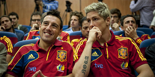 Fernando Torres junto a Santi Cazorla en un evento de la seleccin | EFE