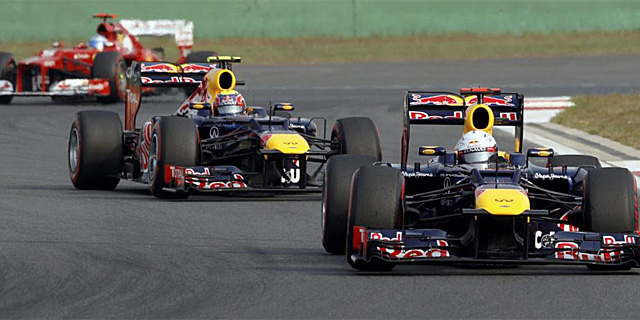 Vettel, al frente de la prueba en Yeongam, seguido de Webber y Alonso. | Reuters