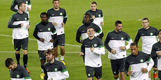 El Celtic se ejercita sobre el csped del Camp Nou | REUTERS