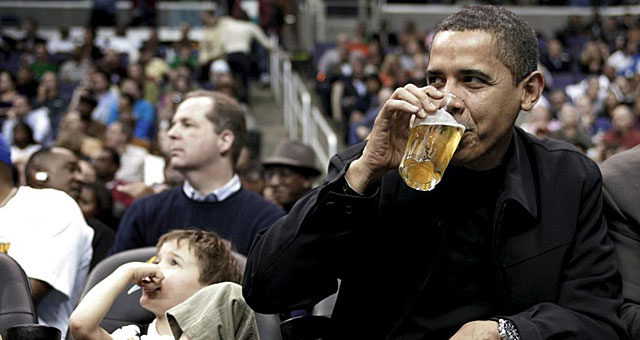 Obama, en un Washington Wizards-Chicago (su equipo) en 2009. (AFP)