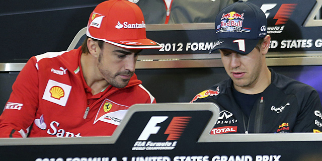 Fernando Alonso (izda) y Sebastian Vettel, durante la rueda de prensa de la FIA. | EFE