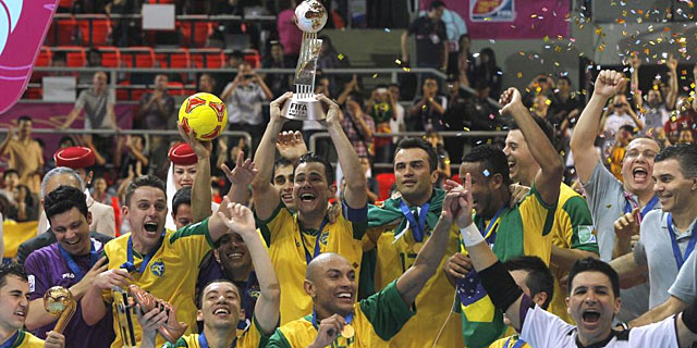 Los jugadores de Brasil celebran su la conquista de su quinto Mundial. | Reuters