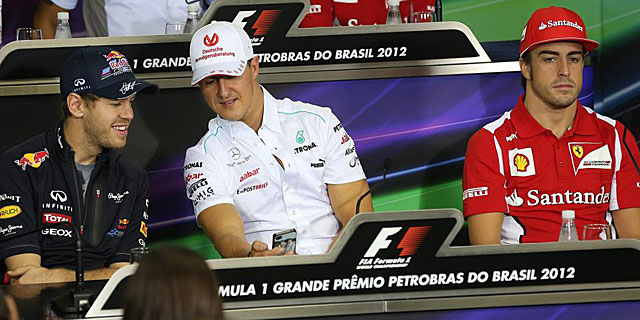 Alonso, primero por la derecha, junto a Schumacher y Vettel.(EFE)