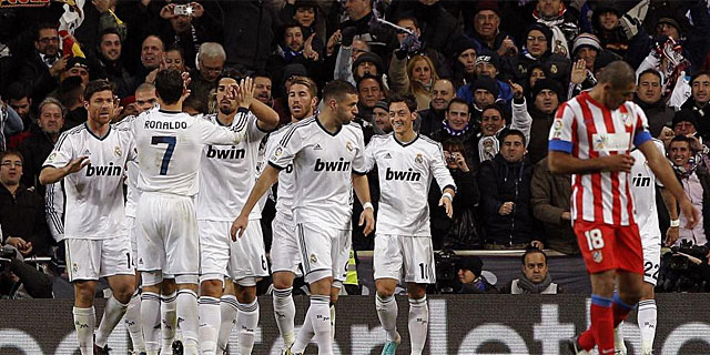 Los futbolistas del Real Madrid celebran el segundo gol de zil. (EFE)