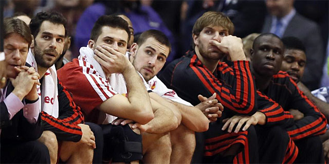 Caldern, en el banquillo de Toronto en el encuentro ante los Clippers. | Reuters