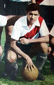 Luis Artime, con la camiseta de River Plate.
