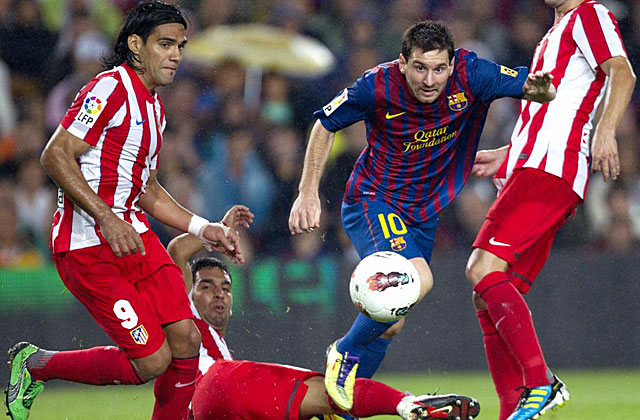 Messi y Falcao, la pasada temporada en el partido del Camp Nou. (EFE)