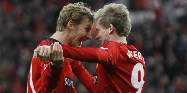 Schuerrle (dcha) y Kiessling celebran uno de los goles al Hamburgo. | Reuters