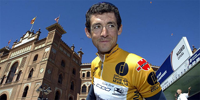 roberto Heras, de amarillo, tras la ltima etapa de la Vuelta a Espaa 2005. | Efe