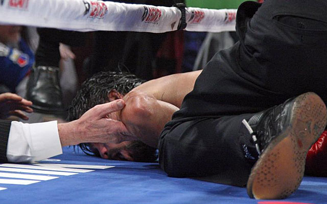 Pacquiao cay inconsciente tras el golpe de Mrquez el pasado 8 de diciembre en Las Vegas. (AFP)