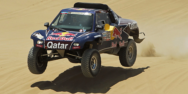 Carlos Sainz, durante la segunda etapa del Dakar. | AFP