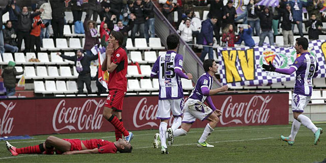 Celebracin del 2-1 del Valladolid, anotado por scar. (Foto: Efe)