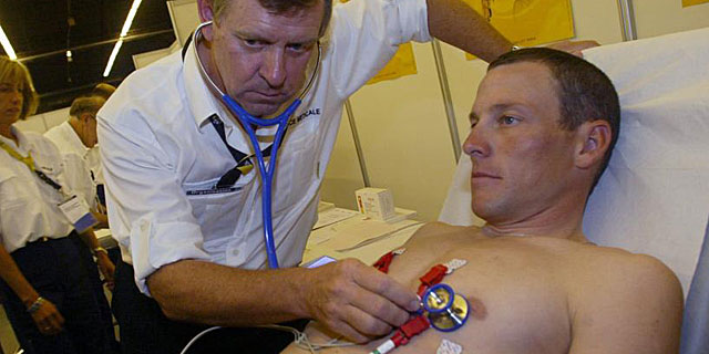 Armstrong, en una de sus participaciones en el Tour de Francia. (AFP)