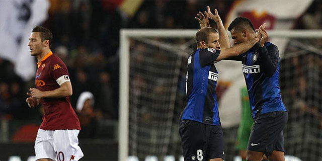 Palacio celebra su tanto con Guarn ante Francesco Totti. | Reuters