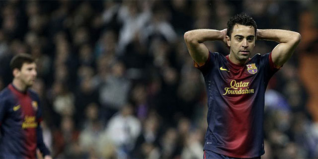 Xavi se lamenta tras una ocasin perdida del Barcelona. (EFE)