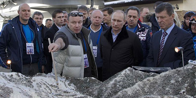 Vladimir Putin, durante su visita a las instalaciones de Sochi 2014. (AFP)