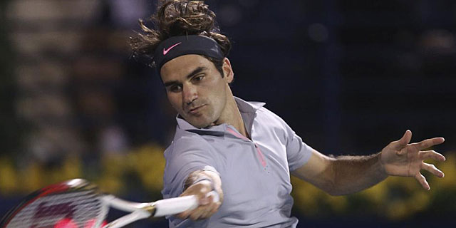 Roger Federer durante el partido de primera ronda del torneo de Dubai (EFE)