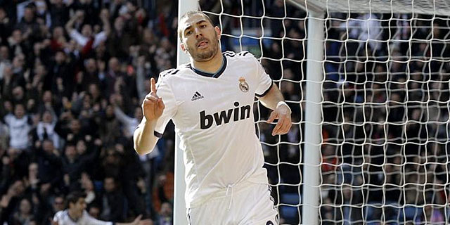 Benzema durante un partido con el Real Madrid (EFE)