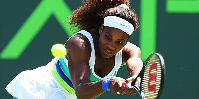 Serena Williams, en accin en la final de Miami. (EFE)